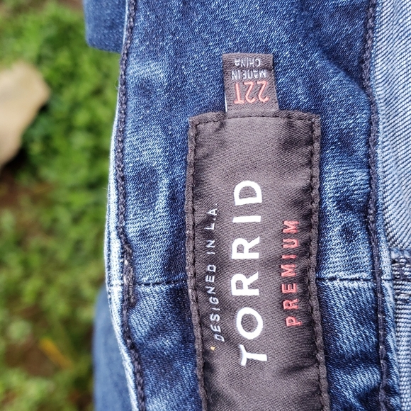 Torrid womans jeans - Picture 5 of 6